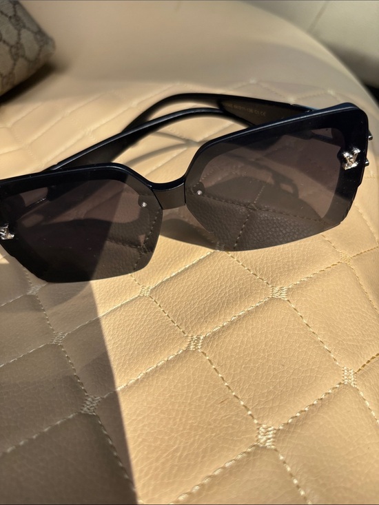 Accessories - Black Geometric Women's Sunglasses - Unbranded lv